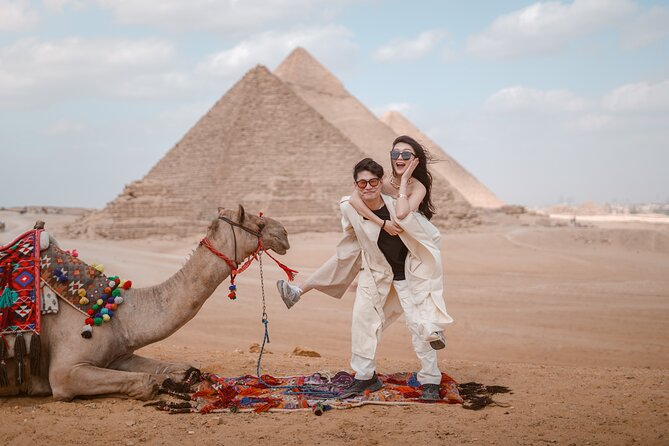 2 hrs Unique Photo session (PhotoShoot) at the Pyramids of Giza - The Sphinx with the Great Pyramid behind you