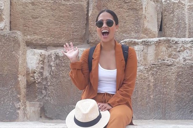 8-Hour Private Tour to the Pyramids of Giza and Saqqara from Cairo - The guide and private group advantage