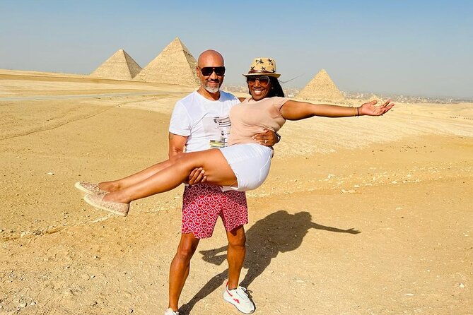 8-Hours private tour of Giza pyramids, Egyptian museum&Bazaar - Three hours among the pyramids at Giza