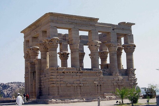 Amazing 4-Days Nile Cruise from Aswan To Luxor with sightseeing and Abu simbel - What the $660 price really covers