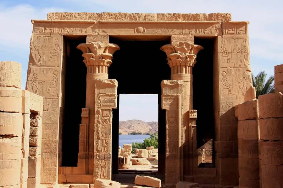 Aswan: Philae Temple, Unfinished Obelisk & High Dam Tour - Reading the Unfinished Obelisk