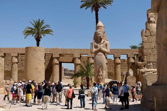Balloon, East Bank, West Bank, and Valley of the Queens in Luxor - Karnak, where size becomes the story