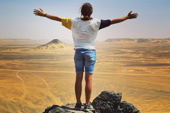 Black and White Desert and Bahariya Oasis Tour 2 Days 1 Night - Crystal Mountain is a small stop with a useful visual change