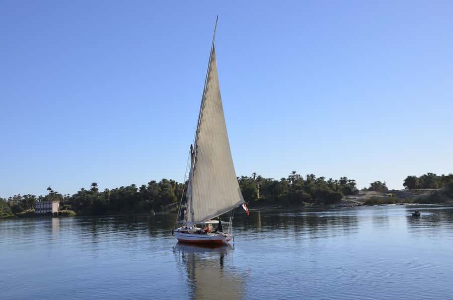 Cairo: 1 or 2-Hour Felucca Ride on the Nile with Transfers - Boarding the traditional Egyptian sailboat