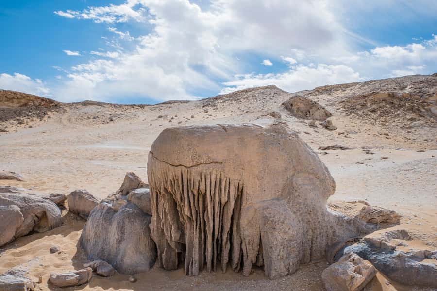 Cairo: 2-Day Bahariya Oasis Camp and Desert Tour - Breakfast and the climb to English Mountain