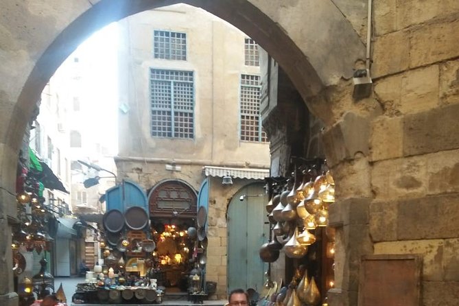Cairo 8 Hour Private Tour of Pyramids, Egyptian Museum and Bazaar - Guides Make or Break the Experience