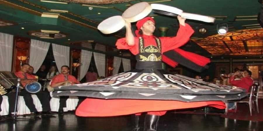 Cairo: Buffet Dinner Cruise with Folkloric Show - Boarding the boat and finding your seat