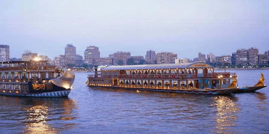 Cairo: Buffet Dinner Cruise with Folkloric Show - Dinner: plenty of choice in theory, uneven service in practice