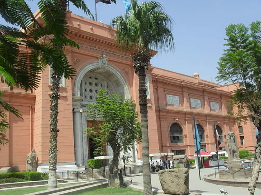 Cairo: Egyptian Museum 4-Hour Private Tour with Transfer - Entering a museum built for scale