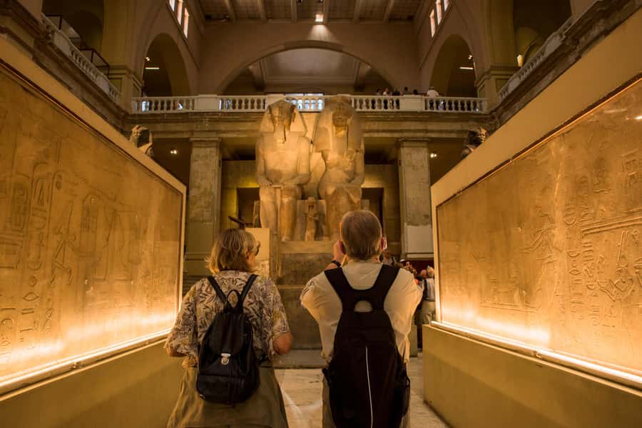Cairo: Egyptian Museum, Pyramids & Bazaar Tour - Camel and carriage time at the Giza Plateau