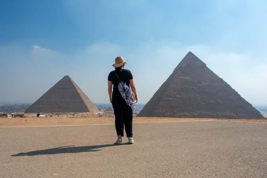 Cairo: Egyptian Museum, Pyramids & Bazaar Tour - The Sphinx and its close-up view