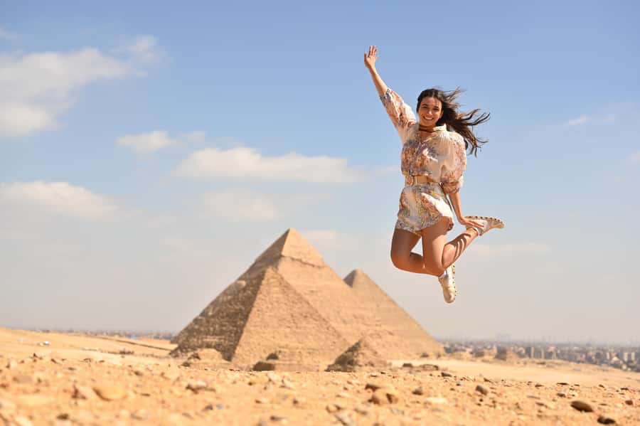 Cairo: Egyptian Museum, Pyramids & Bazaar Tour - Pickup, traffic, and the eight-hour clock