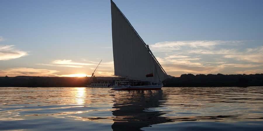 Cairo: Felucca ride on The Nile River with Meals - A quiet Cairo hour on the Nile