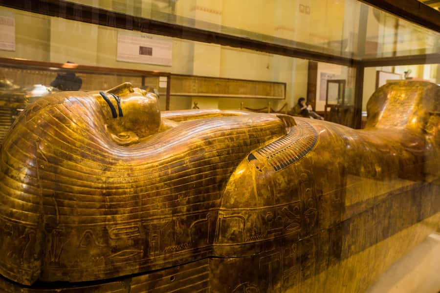 Cairo: Female-Guided Pyramids, Sphinx & Museum City Tour - A Traditional Egyptian Lunch in Giza