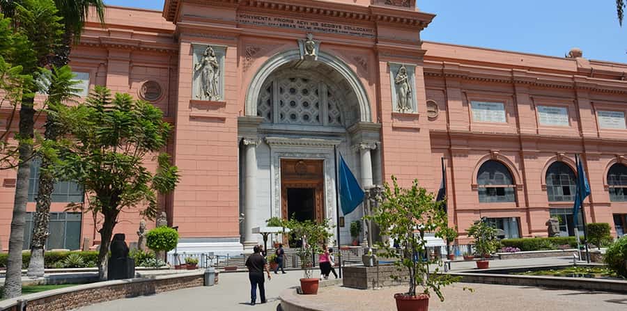 Cairo/Giza: Guided Pyramids, Sphinx and Egyptian Museum Tour - Giza: three pyramids and the Great Sphinx