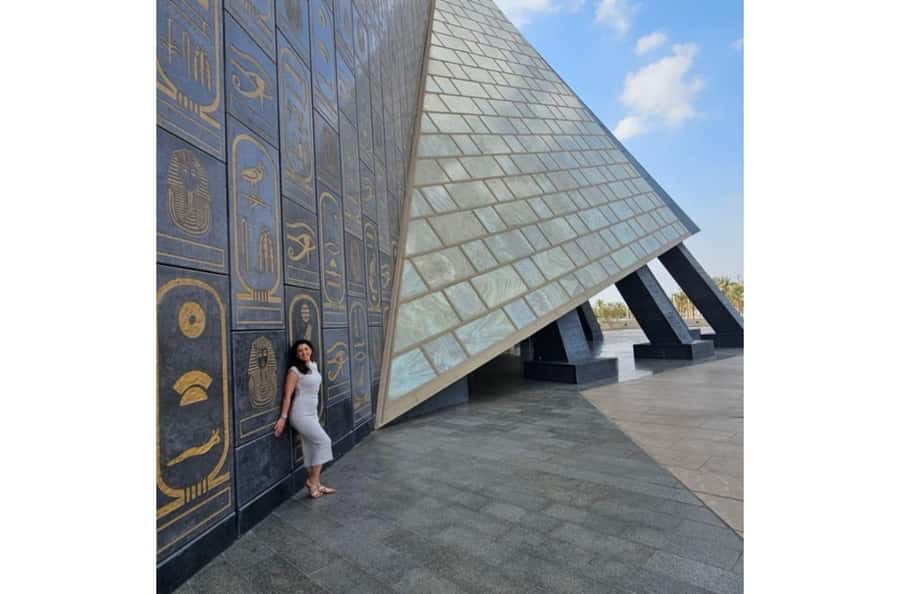 Cairo: Giza Pyramids & Grand Egyptian Museum Tour with Lunch - Guide quality and the feel of the day