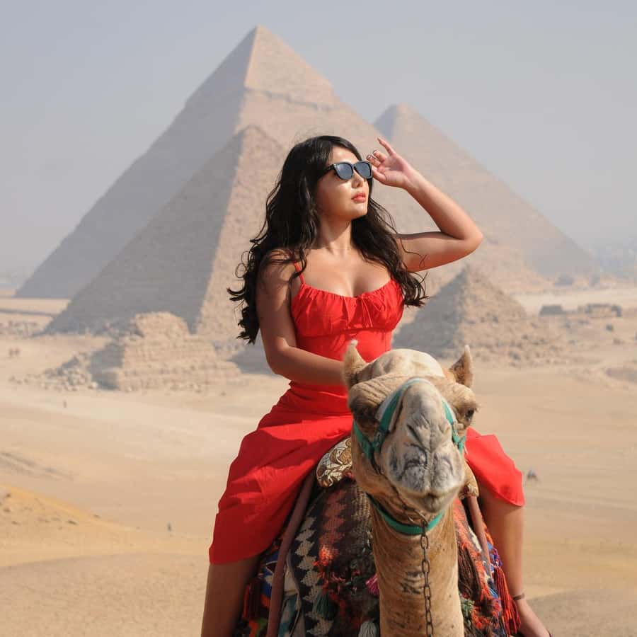 Cairo: Giza Pyramids, Memphis, and Sakkara Day Trip - Giza Plateau: three royal pyramids in one view