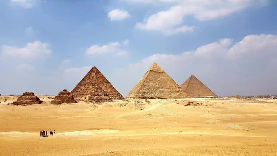 Cairo: Giza Pyramids, Memphis, Saqqara Private Tour & Lunch - Giza and the Great Pyramid