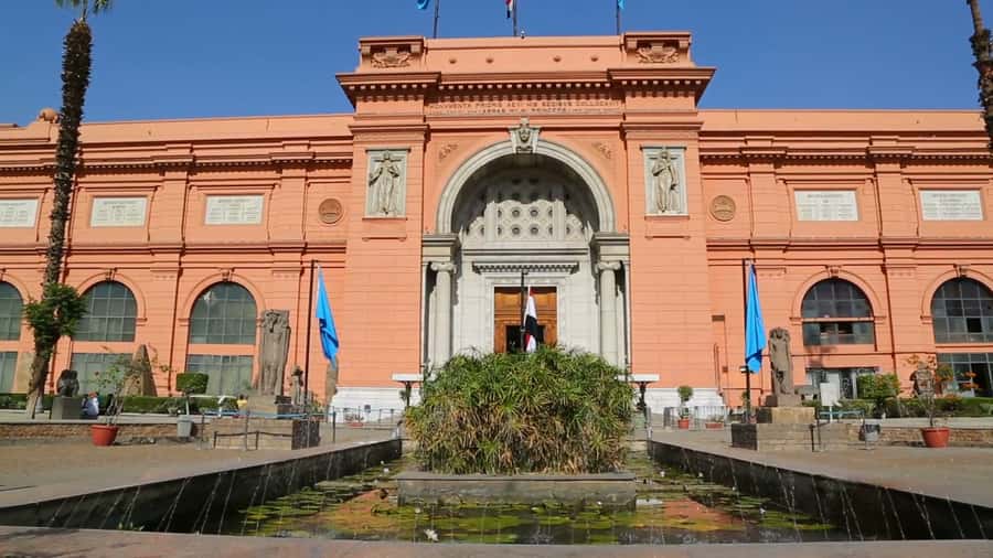 Cairo: Great Pyramids of Giza and Egyptian Museum Tour - Starting with hotel pickup in Cairo