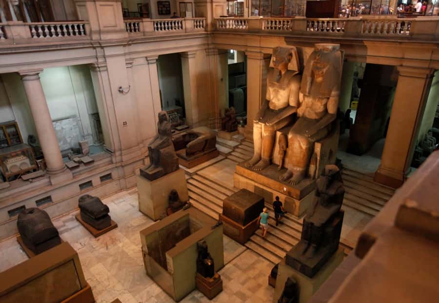 Cairo: Great Pyramids of Giza and Egyptian Museum Tour - Lunch at a local Cairo restaurant