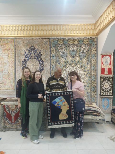 Cairo: Half Day Shopping tour - Guides, languages, and how much help you want