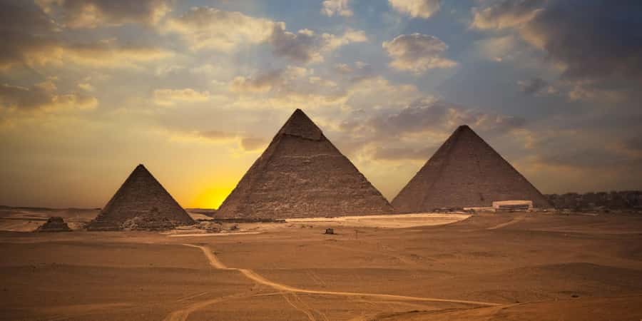 Cairo: Memphis, Sakkara and Dahshur Pyramids Day Tour - The Red Pyramid, a calmer pyramid stop