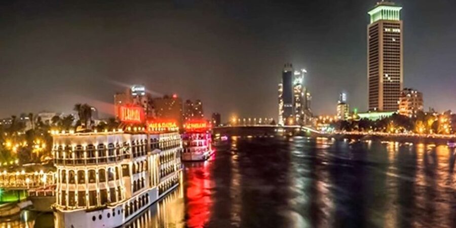 Cairo: Nile Dinner Cruise with Belly Dancer Show and Music - The buffet: Egyptian food with mixed expectations