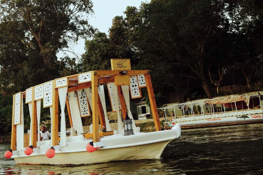 Cairo: Private Felucca Ride with Dinner and Drinks - Finding Cafelluca Boat at the Nile level