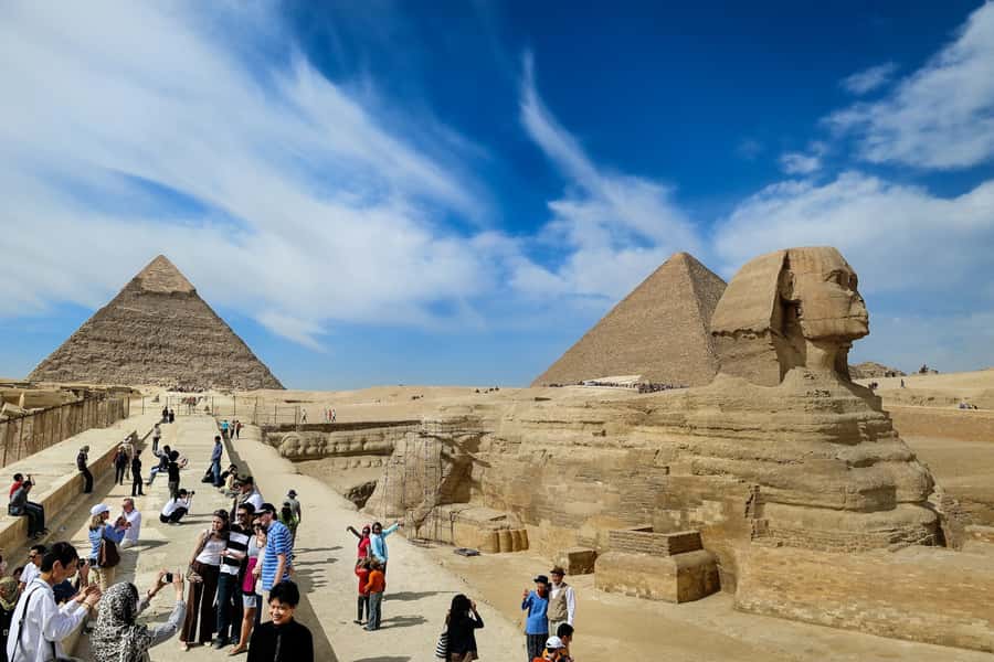 Cairo: Private Pyramids, Museum & Bazaar Tour with Lunch - The value of a private guide and driver