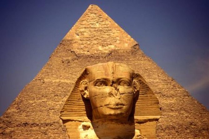 Cairo Private tour by plane from Hurghada - At the Giza Pyramids before the heat builds