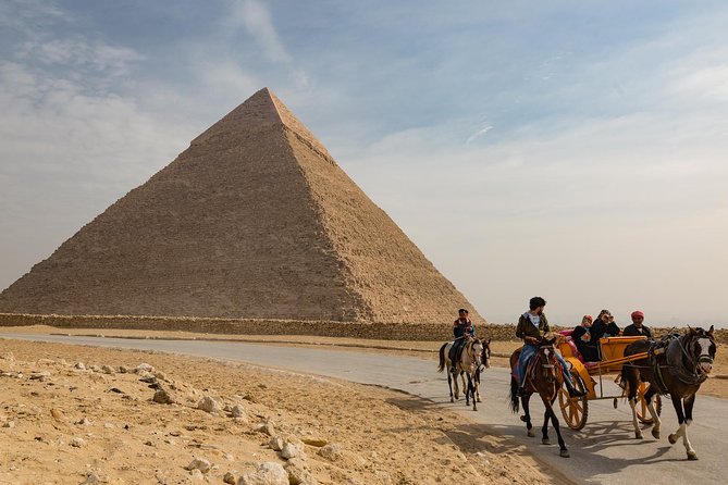 Cairo Private tour by plane from Hurghada - Lunch in Cairo, with the day still moving
