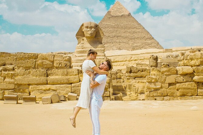 Cairo: Pyramids, Bazaar, Lunch with Female Guide - Seeing the three pyramids at Giza