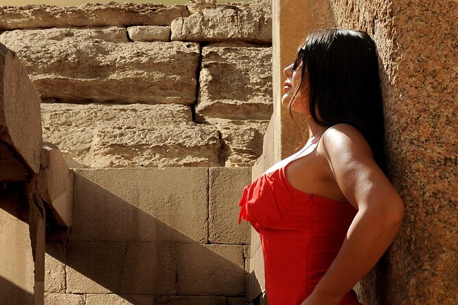 Cairo: Pyramids, Bazaar, Lunch with Female Guide - The Sphinx photo stop