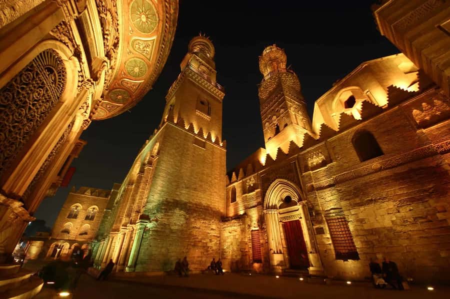 Cairo: Pyramids of Giza Sound & Light Show with City Tour - Guides, languages, and the value of a private group
