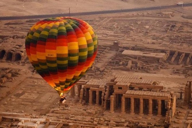 Cheap trip -Luxor: Hot Air Balloon Ride - Watching the balloon take shape
