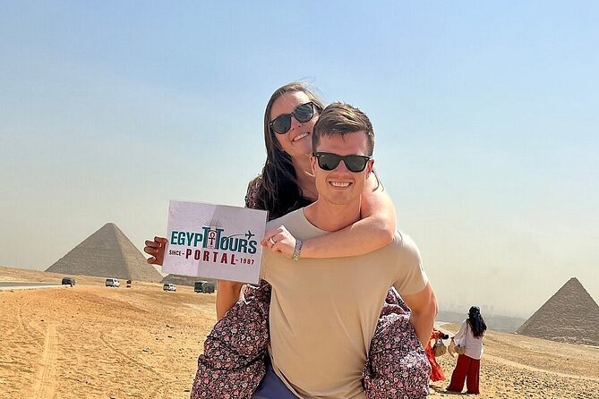 Day Tour to Giza Pyramids Complex, Egyptian Museum & Bazaar - Lunch at an Egyptian restaurant