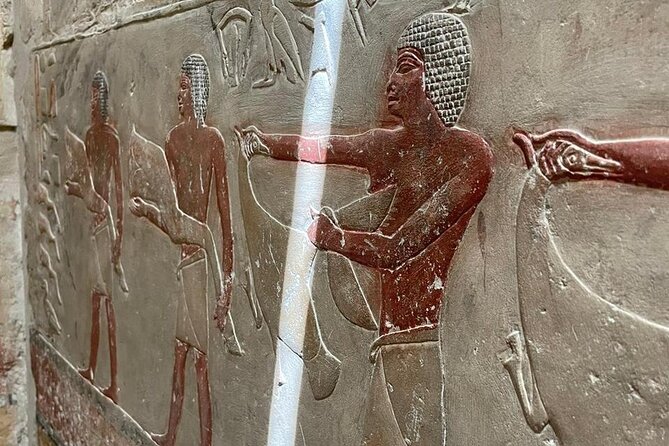 Day tour to Giza Pyramids, Memphis and Sakkara - Comparing Cheops, Khafre, and Menkaure