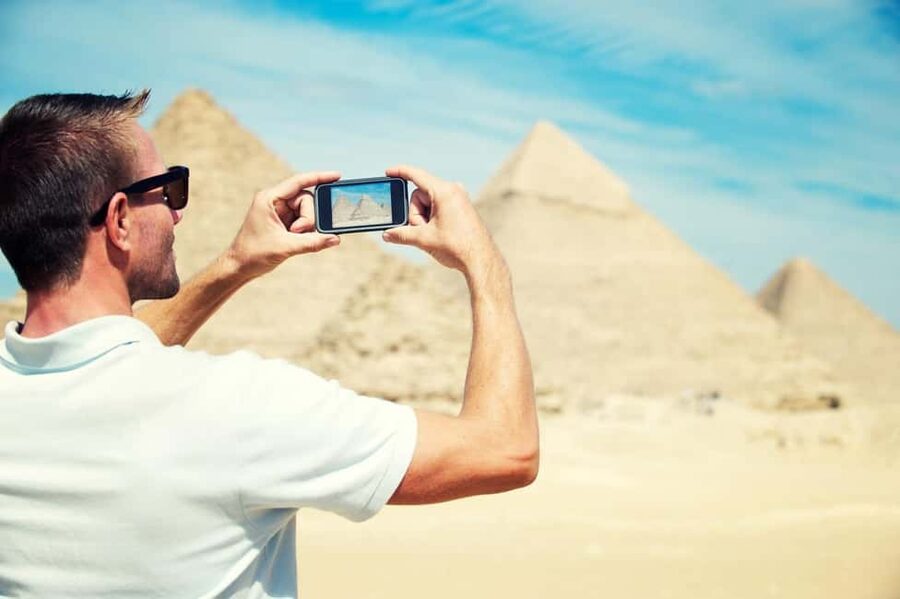 Discover Cairo: Pyramids, Museum & Sphinx Tour from Hurghada - Lunch and the optional Nile boat ride