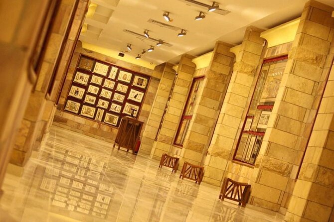 Discover Hurghada City Tour & Handicraft Shopping - Hurghada - Watching wooden boats take shape