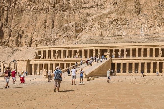 Explore Egypt 8 Days Include Bob Marley Guesthouse Accommodation. - Day 7: The pyramids and the Egyptian Museum