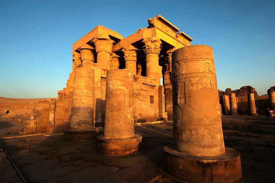 From Aswan: Overnight Nile Cruise to Luxor with Meals - Sailing past the Nile villages