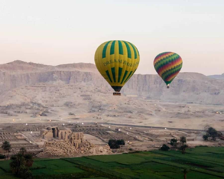 From Cairo: 5-Day Tour with Nile Cruise, Balloon, & Flights - Day 1: Pyramids, Tutankhamun, and a Nile dinner