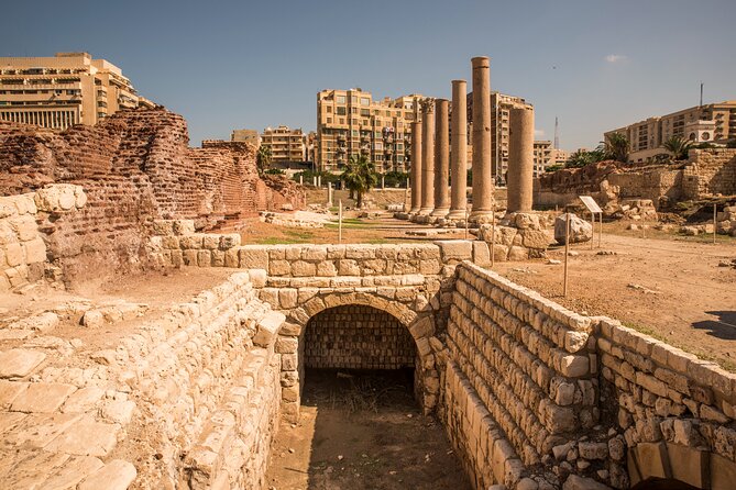 From Cairo: Alexandria Catacombs and Citadel Day Trip with Lunch - Qaitbay Citadel beside the Mediterranean