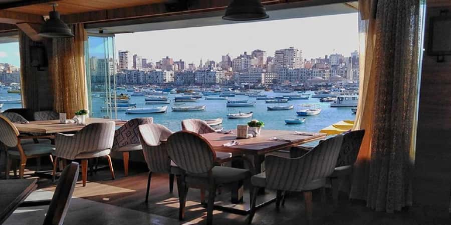 From Cairo: Alexandria Private Day Tour with Guide and Lunch - Inside the Kom el Shoqafa Catacombs