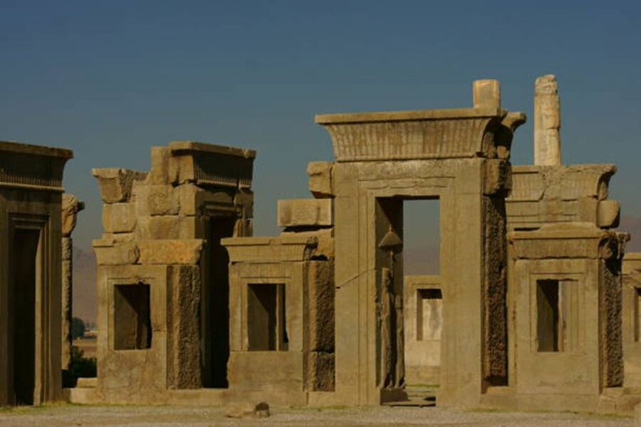 From Hurghada: Abydos, Osireion, and Dendera Day Tour - The drive, vehicle, and length of the day