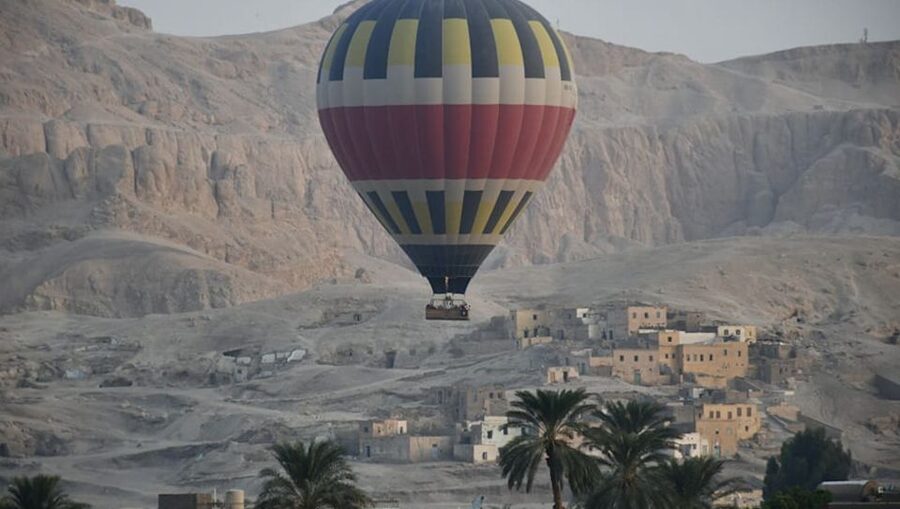 From Hurghada: Luxor Private Guided Day Tour with Lunch - The Colossi of Memnon as a quick final stop