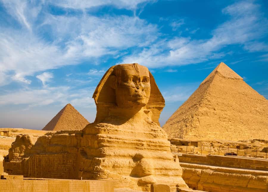 From Hurghada: Pyramids and Egyptian Museum Tour & Boat Ride - Seeing the Pyramids of Giza up close