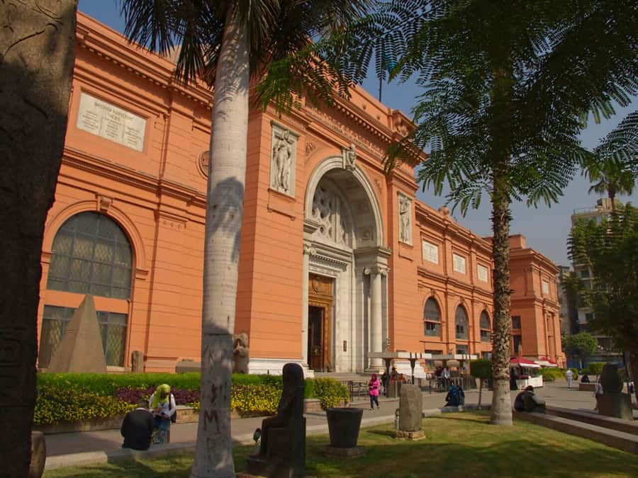 From Hurghada: Pyramids & Museum Small Group Tour by Van - Lunch at a local restaurant