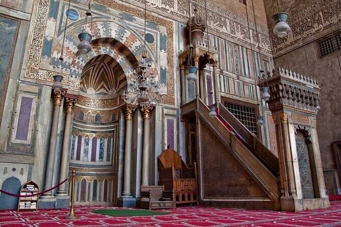Full Day Giza Pyramids, Egyptian Museum and Khan El Khalili Bazar - What the private format really adds