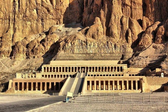 Full-Day Small-Group Luxor Tour from Hurghada with Lunch & Entrance Fees - Valley of the Kings: tombs beneath the desert hills